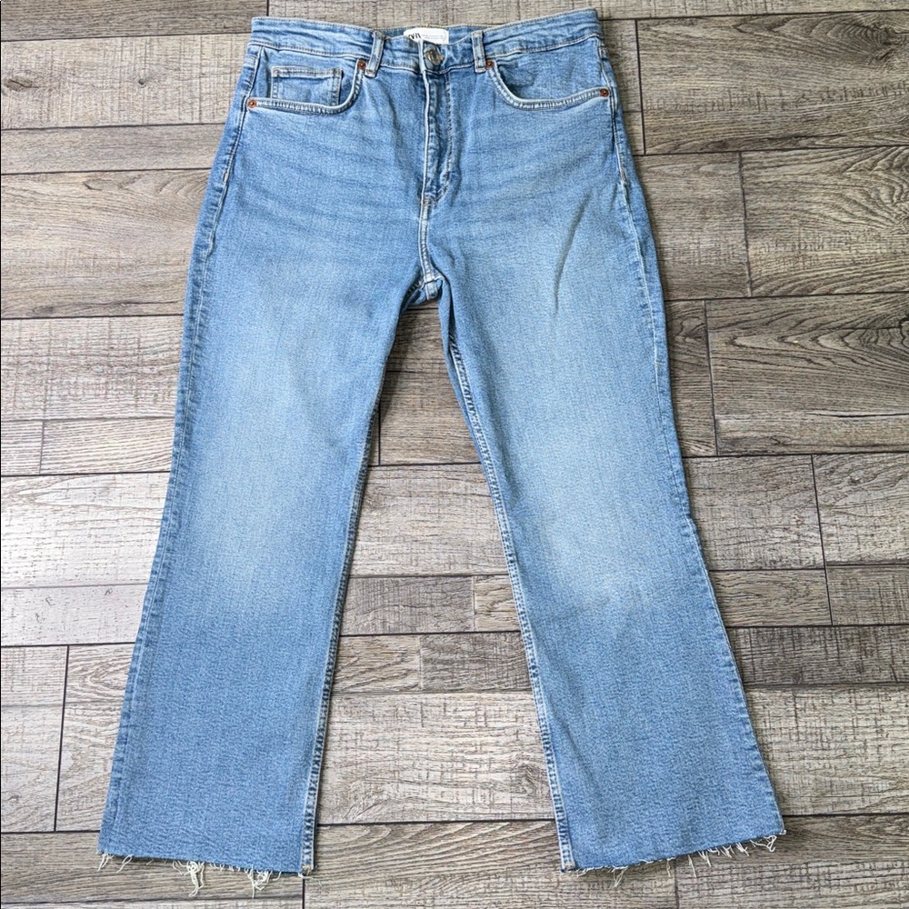 Zara High Rise Straight Leg Light Blue Wash Raw Distressed Hem Jeans